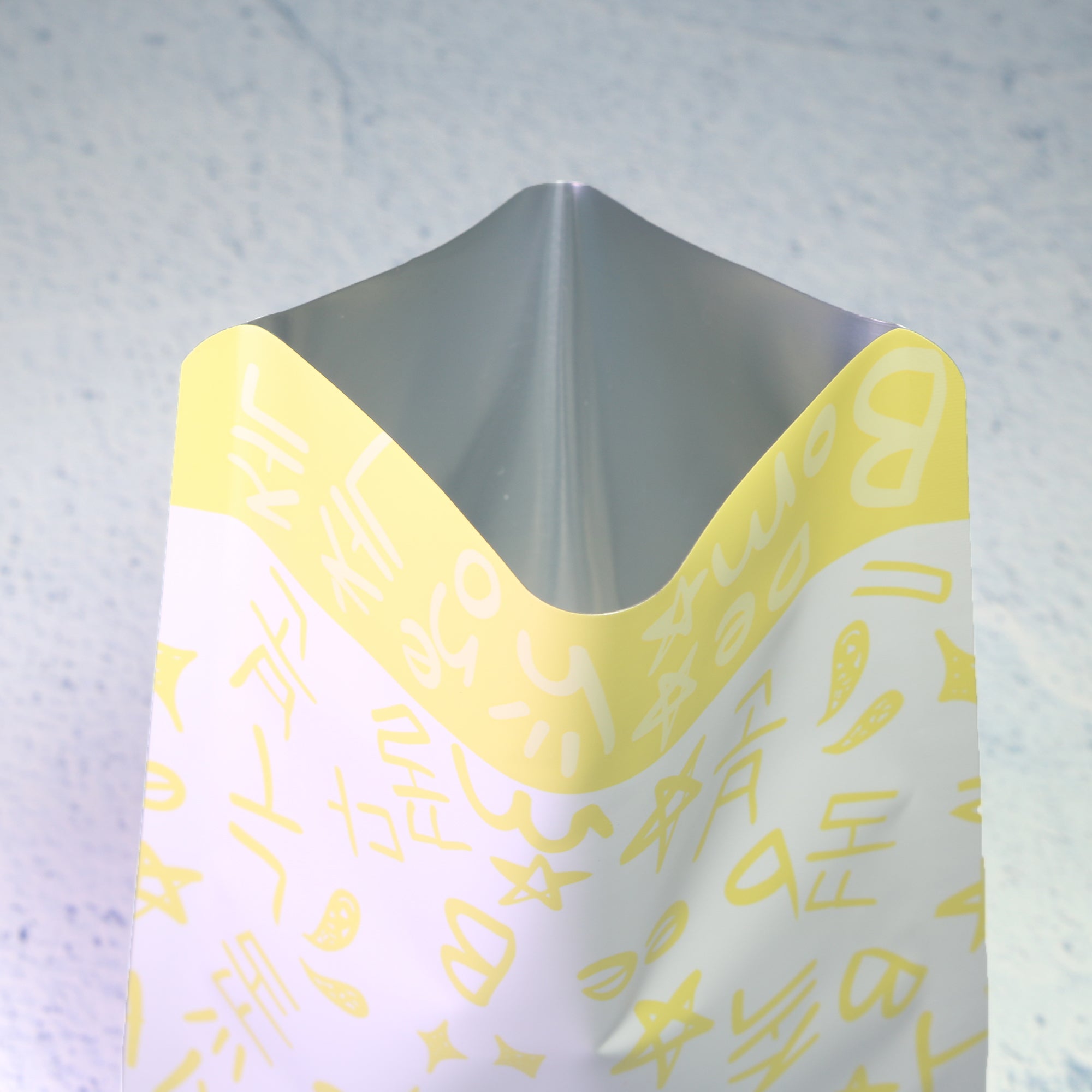 Bumblebee Yellow Graffiti Letters Design Aluminum Open Top Bags